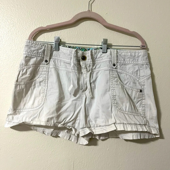Y2K Athelta off white shorts lots of details very 2000s Size 12 chino material - Picture 1 of 5